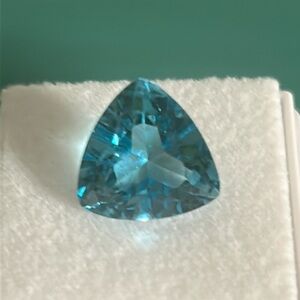 Faceted Vibrant Blue Topaz Trillion-Cut Loose Gemstone 11 mm 3+ ct